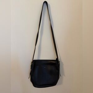 Madewell Transport Bucket Bag in black